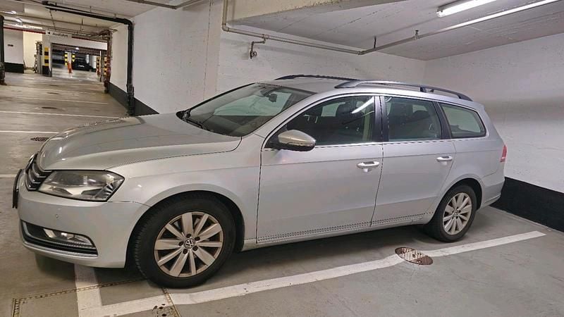 Gebraucht VW Passat Comfortline 140 PS (102 kW) 2012 Grau Limousine