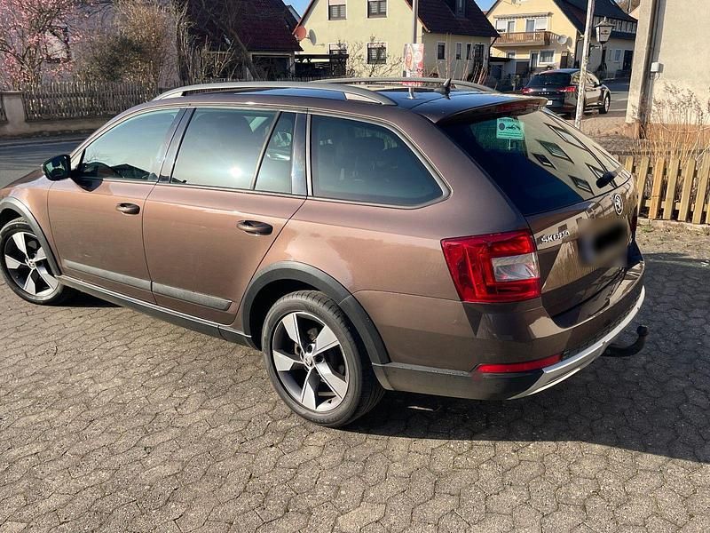 Gebraucht Skoda Octavia 184 PS (135 kW) 2014 Braun Kleinwagen