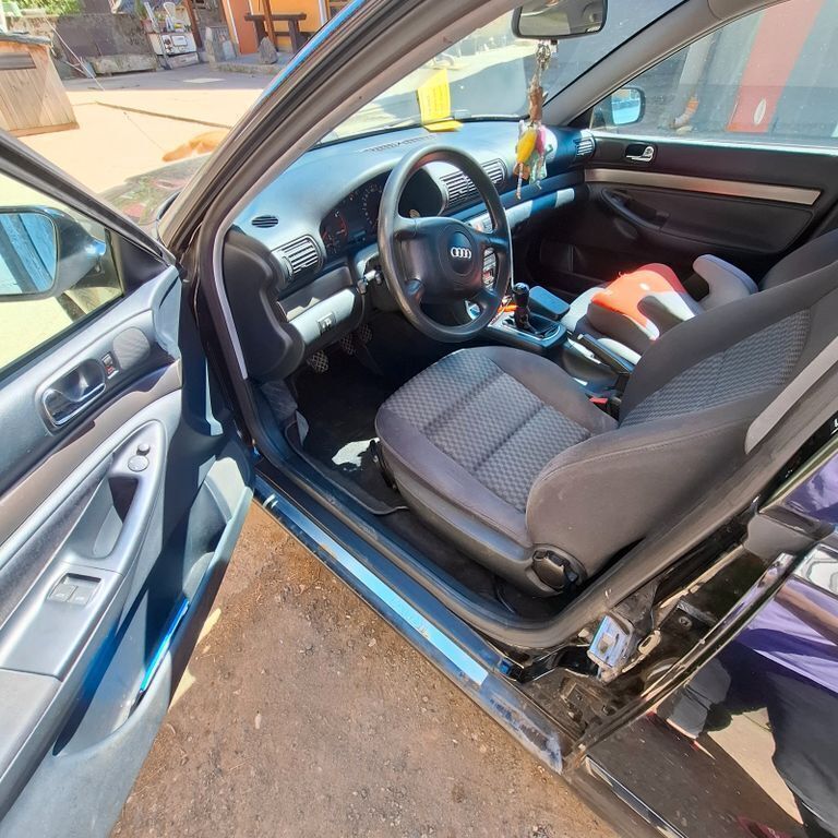 Schwarz Gebraucht 1999 Audi A4 Limousine | 900 € (Fairer Preis) - Bild 1/4