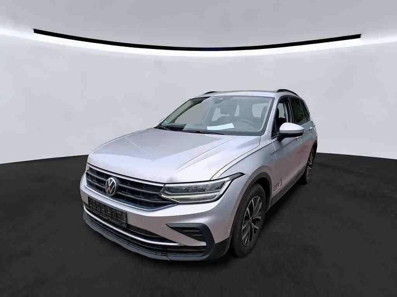 Gebraucht VW Tiguan Life 150 PS (110 kW) 2022 Silber SUV