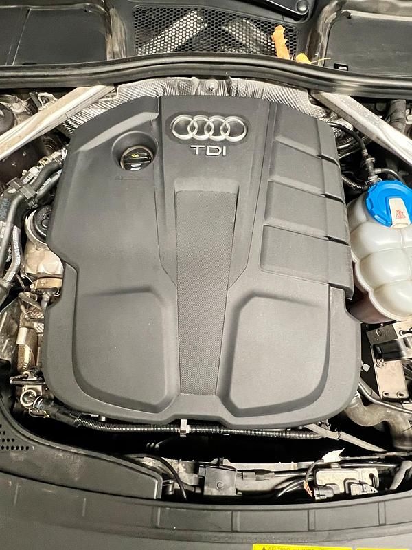 Braun Gebraucht 2016 Audi A4 Design Kombi | 16.450 € (Guter Preis) - Bild 1/4