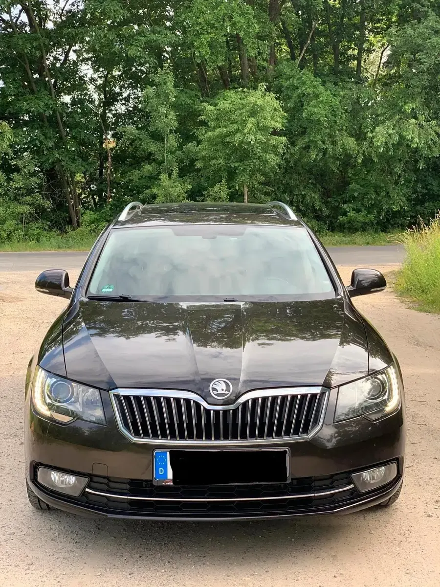 Gebraucht Skoda Superb 170 PS (125 kW) 2014 Braun Kombi