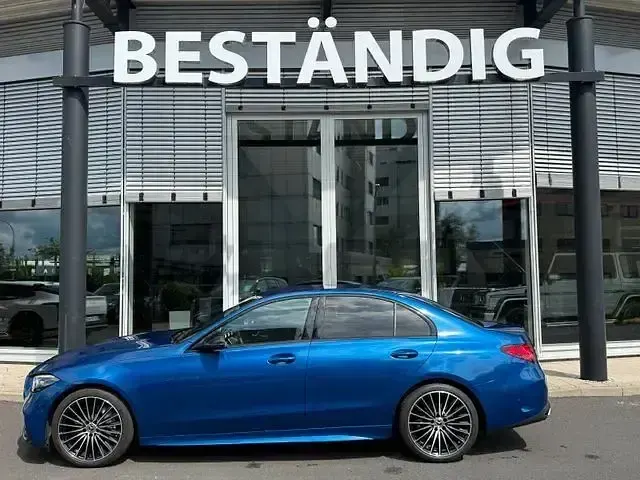 Gebraucht Mercedes C180 AMG 170 PS (125 kW) 2025 Lack spektralblau (metallic) Limousine