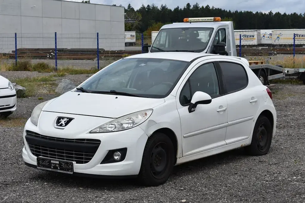 Gebraucht Peugeot 207 Premium 120 PS (88 kW) 2011 Weiß Limousine