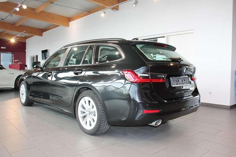 Gebraucht BMW 320 Advantage 190 PS (139 kW) 2020 Saphirschwarz Kombi