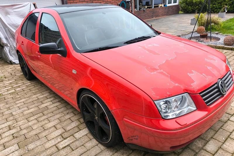 Rot Gebraucht 1998 VW Bora Highline Limousine | 999 € - Bild 1/4