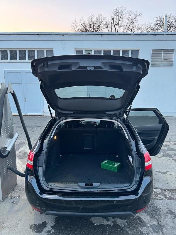 Gebraucht Peugeot 308 120 PS (88 kW) 2016 Schwarz Kombi