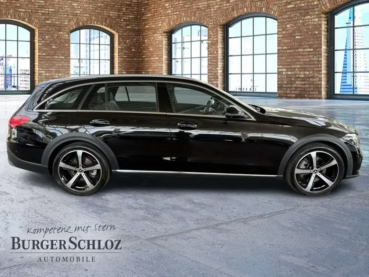 Gebraucht Mercedes C220 200 PS (147 kW) 2022 Metalliclack obsidianschwarz Kombi