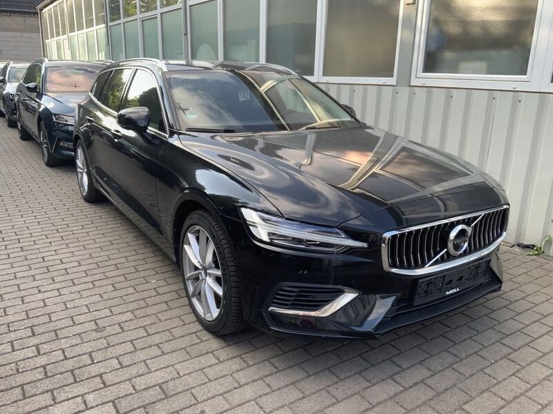 Schwarz black solid stone / solid (metallic) Gebraucht 2021 Volvo V60 Inscription Kombi | 28.000 € (Guter Preis) - Bild 1/3