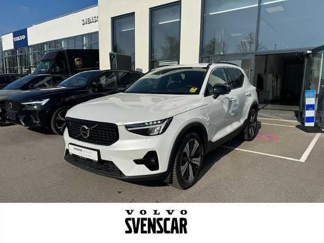 Weiss Gebraucht 2022 Volvo XC40 Plus SUV | 36.990 € (Etwas zu teuer) - Bild 1/4