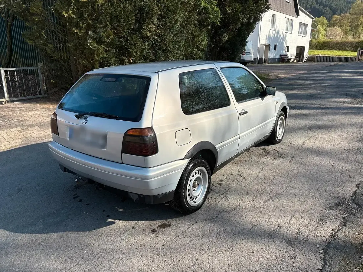 Second-hand VW Golf III 75 CP (55 kW) 1997 Argintiu Hatchback