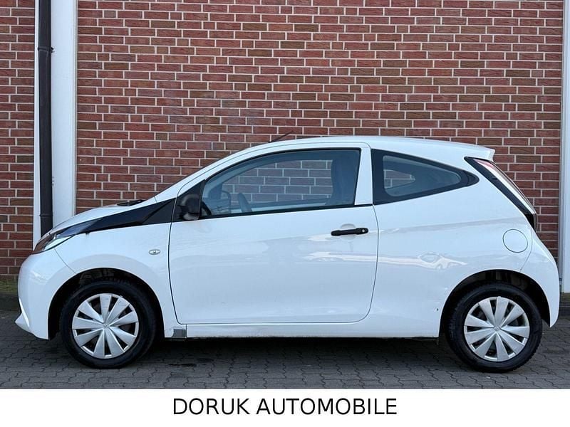 Gebraucht Toyota Aygo 69 PS (50 kW) 2018 Weiß Kleinwagen