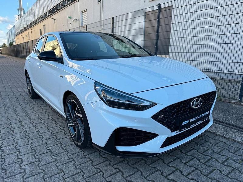Weiß Gebraucht 2023 Hyundai i30 N Line Limousine | 23.950 € (Teuer) - Bild 1/4