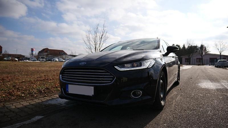Gebraucht Ford Mondeo Titanium 160 PS (117 kW) 2018 Schwarz Kombi