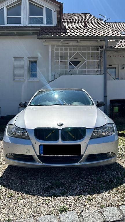 Silber Gebraucht 2006 BMW 325 Limousine | 6.300 € (Guter Preis) - Bild 1/4