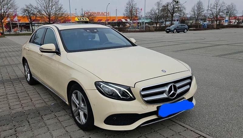 Gebraucht Mercedes E220 194 PS (142 kW) 2016 Limousine