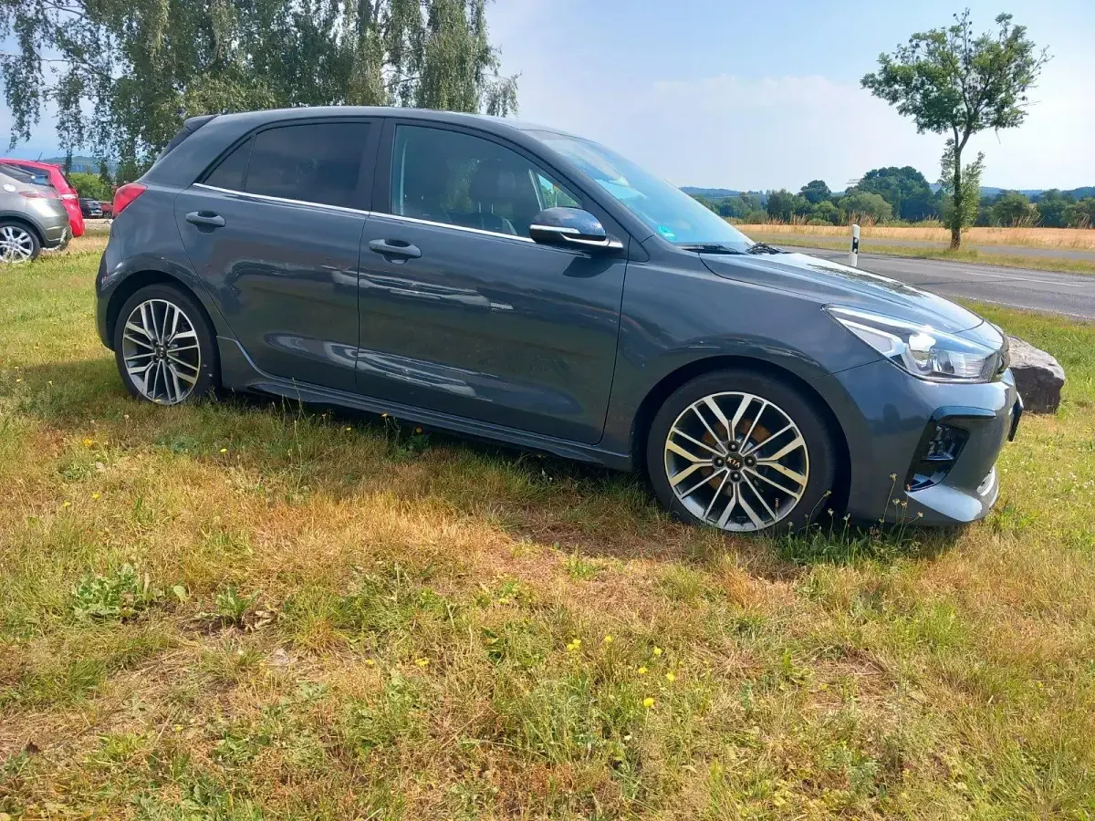 Gebraucht Kia Rio GT-Line 120 PS (88 kW) 2021 (prg) perennial grey m Kleinwagen
