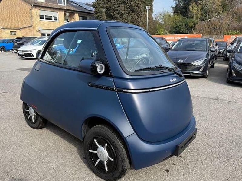 Second-hand Micro Microlino 13 kW (18 CP) 2024 Albastru Hatchback