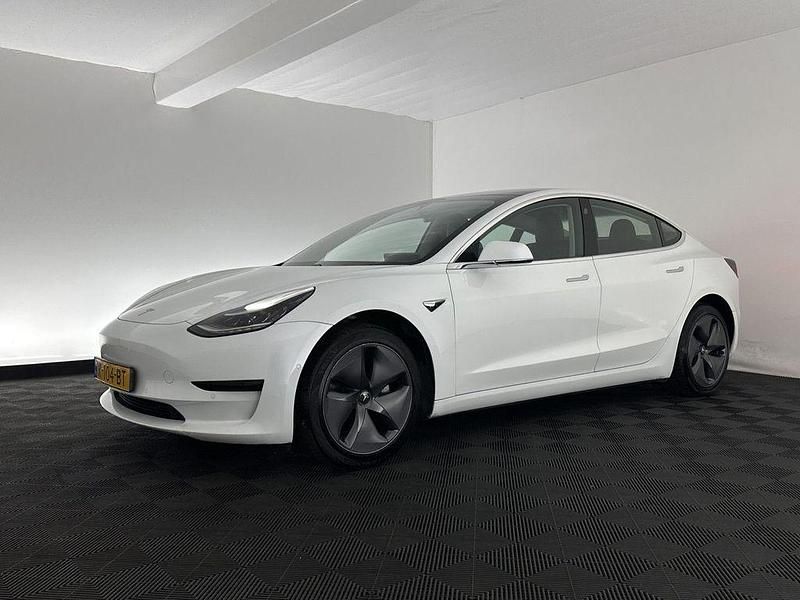 Gebraucht Tesla Model 3 Standard Range 175 kW (238 PS) 2020 Weiß Limousine