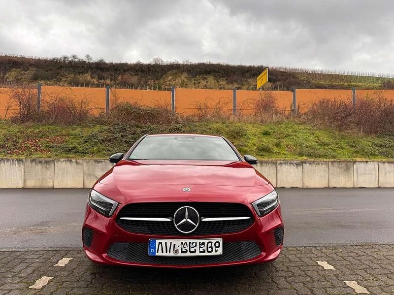 Gebraucht Mercedes A180 Progressive 136 PS (100 kW) 2021 Rot Limousine