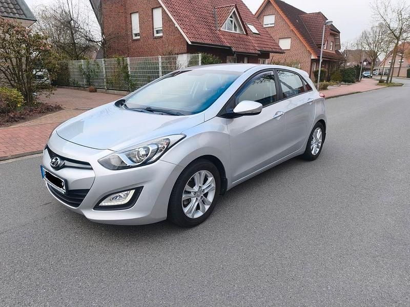 Gebraucht Hyundai i30 99 PS (72 kW) 2014 Silber Limousine