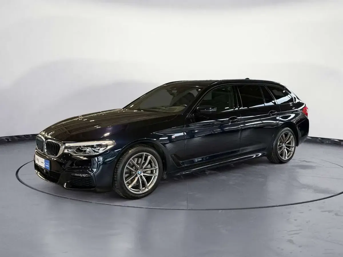 Gebraucht BMW 520 M Sport 190 PS (139 kW) 2021 M carbonschwarz metallic Kombi