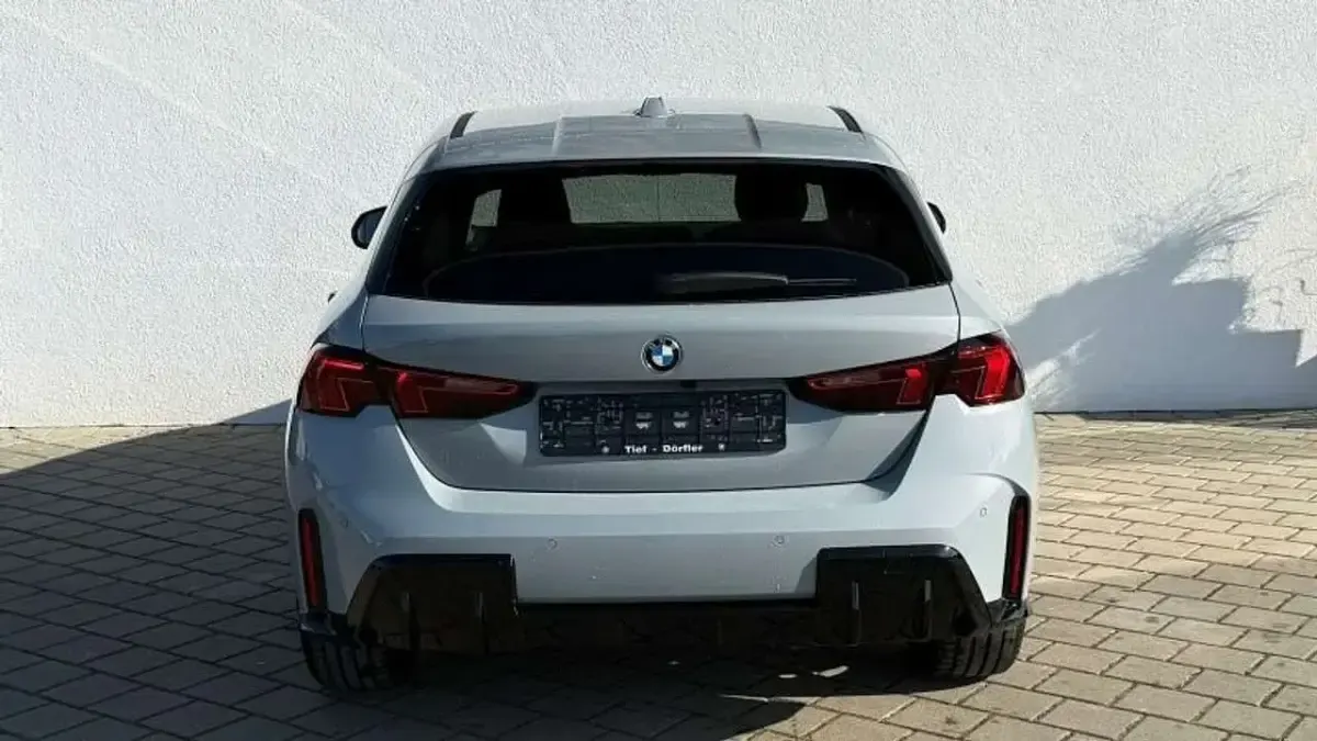 Neu BMW 120 M Sport 156 PS (114 kW) 2026 M brooklyn grau metallic Kleinwagen