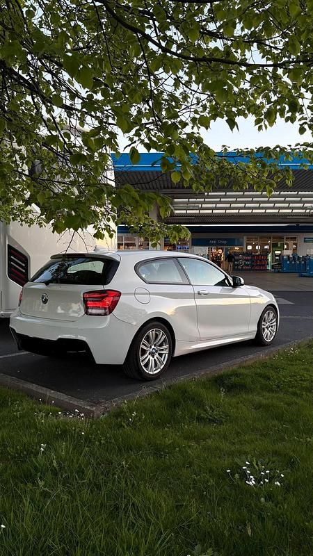 Gebraucht BMW 114 M Sport 102 PS (75 kW) 2013 Weiß Kleinwagen