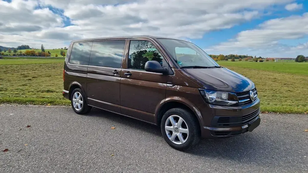 Gebraucht VW Multivan 150 PS (110 kW) 2016 Braun Van / Kleinbus
