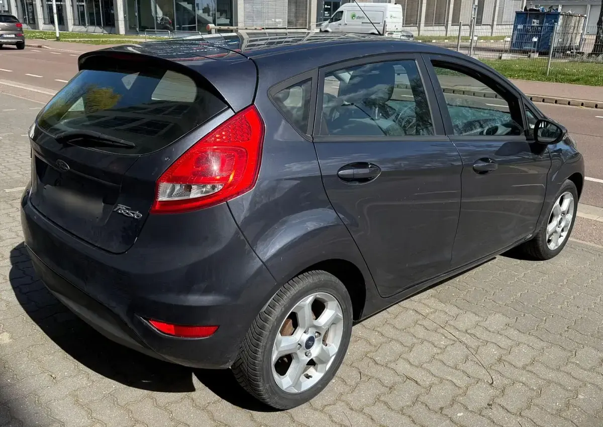 Gebraucht Ford Fiesta 82 PS (60 kW) 2009 Grau Kleinwagen