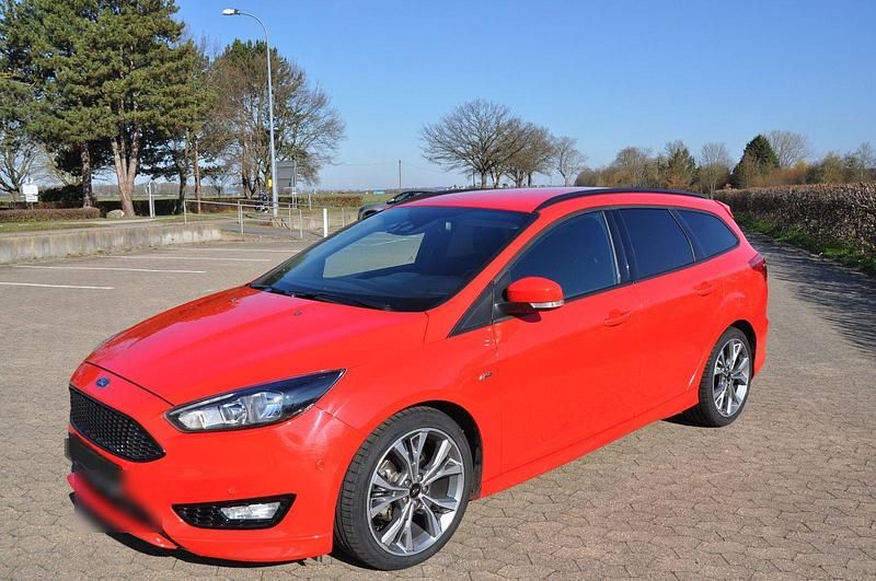 Gebraucht Ford Focus ST-Line 125 PS (91 kW) 2018 Rot Kombi