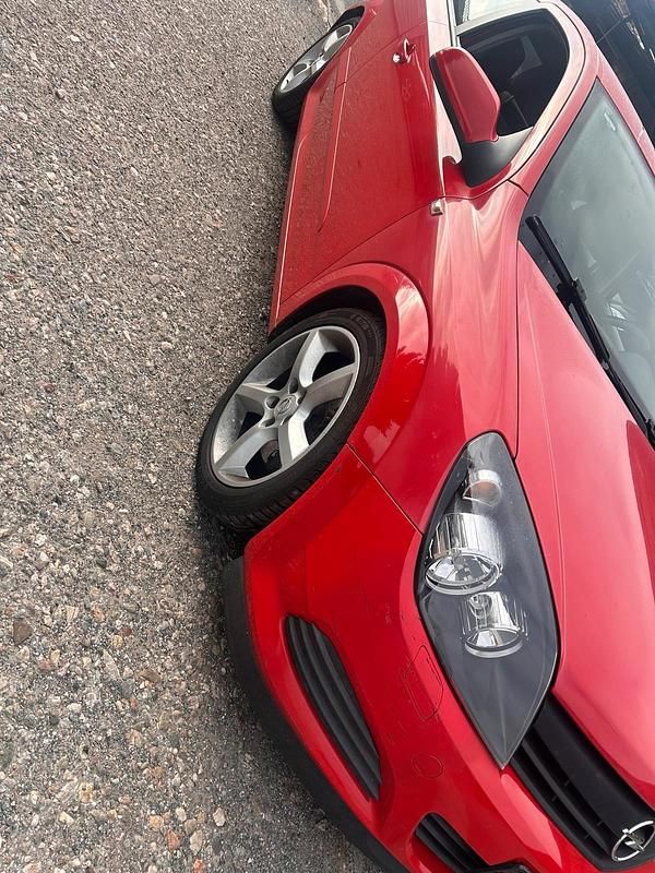 Rot Gebraucht 2005 Opel Astra GTC Coupé | 500 € - Bild 1/4
