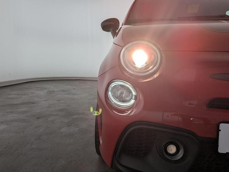 Gebraucht Abarth 695 179 PS (131 kW) 2022 Rot Kleinwagen