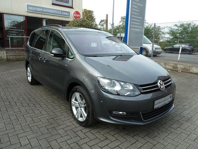 Grau Gebraucht 2012 VW Sharan Match Van / Kleinbus | 9.490 € (Guter Preis) - Bild 1/4