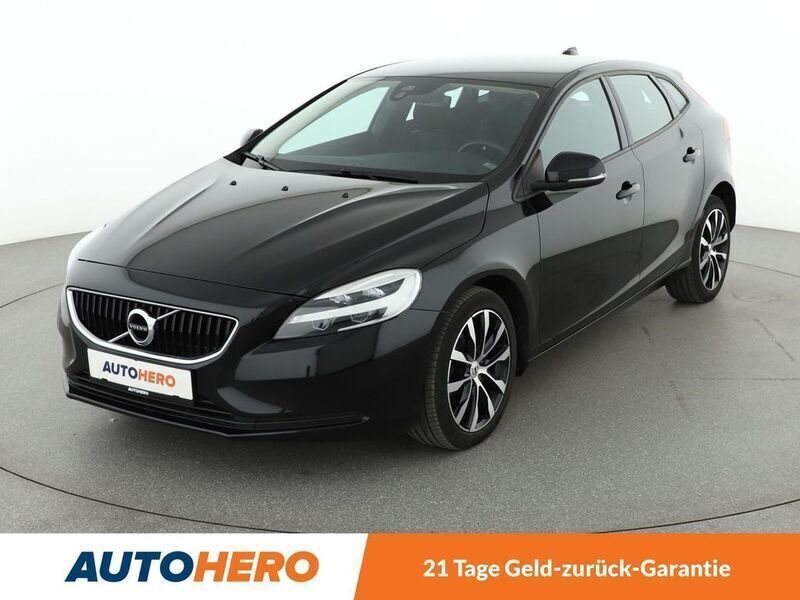 Schwarz Gebraucht 2018 Volvo V40 Momentum Kombi | 15.980 € (Fairer Preis) - Bild 1/3