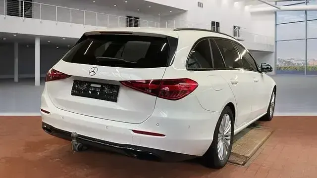 Gebraucht Mercedes C220 Night 220 PS (161 kW) 2023 Weiß Limousine