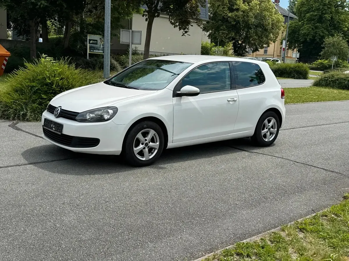 Gebraucht VW Golf VI 80 PS (58 kW) 2009 Weiß Kleinwagen