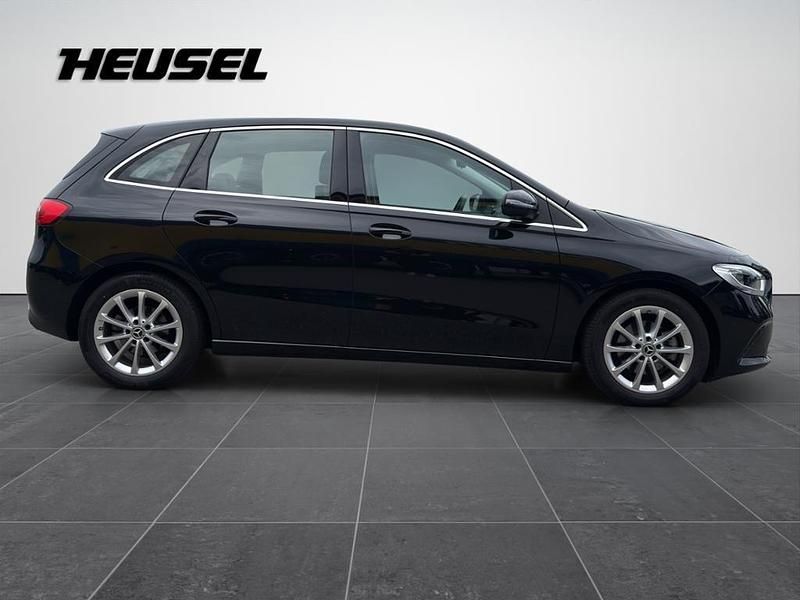 Gebraucht Mercedes B180 Progressive 136 PS (100 kW) 2022 Kosmosschwarz metallic Kleinwagen
