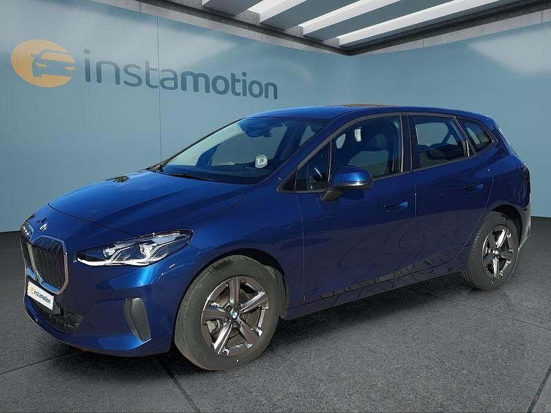 Blau Gebraucht 2024 BMW 218 Active Tourer Van / Kleinbus | 25.649 € (Superpreis) - Bild 1/4