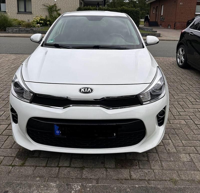 Weiß Gebraucht 2018 Kia Rio Kleinwagen | 8.350 € (Fairer Preis) - Bild 1/4