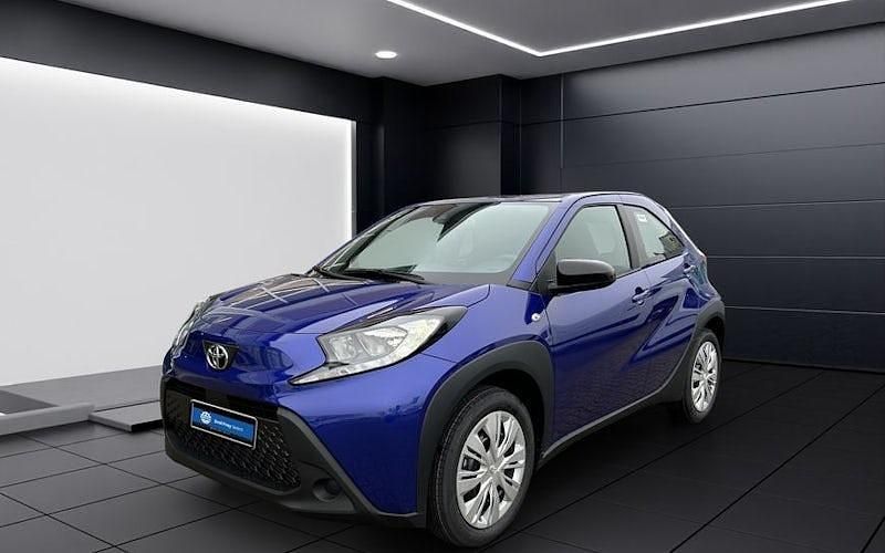 Grau Neu 2025 Toyota Aygo Business Edition Kleinwagen | 17.990 € - Bild 1/4