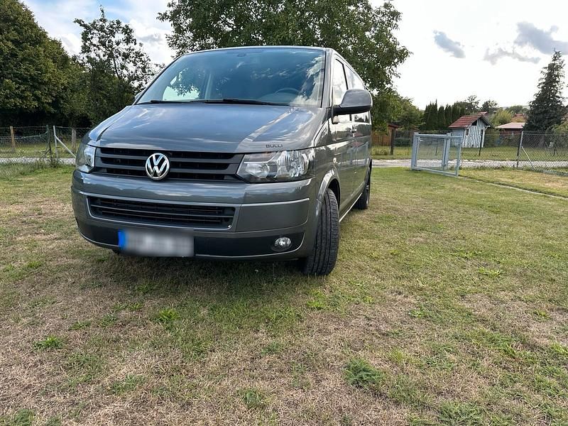 Grau Gebraucht 2013 VW Caravelle Van / Kleinbus | 11.700 € (Fairer Preis) - Bild 1/4