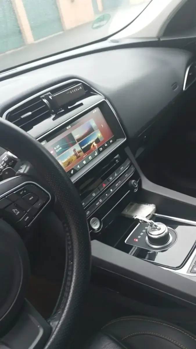 Gebraucht Jaguar F-Pace 180 PS (132 kW) 2017 Silber SUV