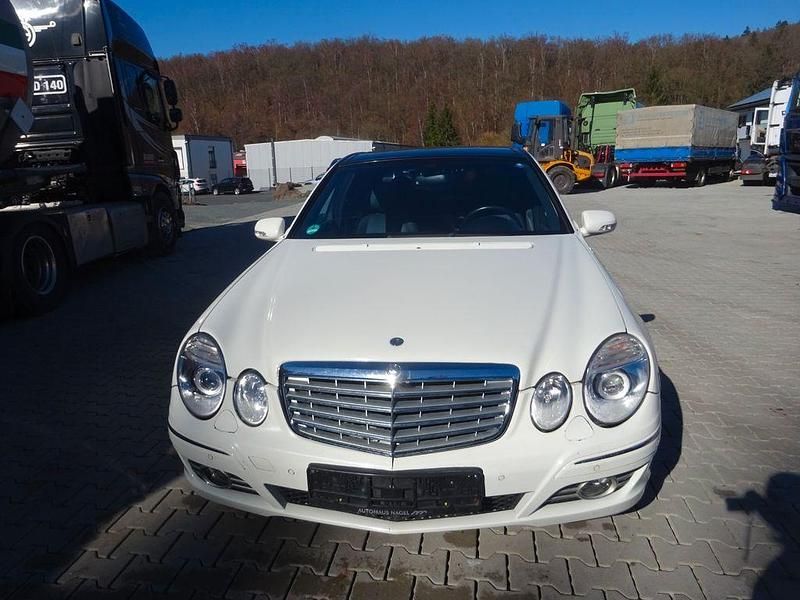 Gebraucht Mercedes E300 211 PS (155 kW) 2009 Weiß Limousine