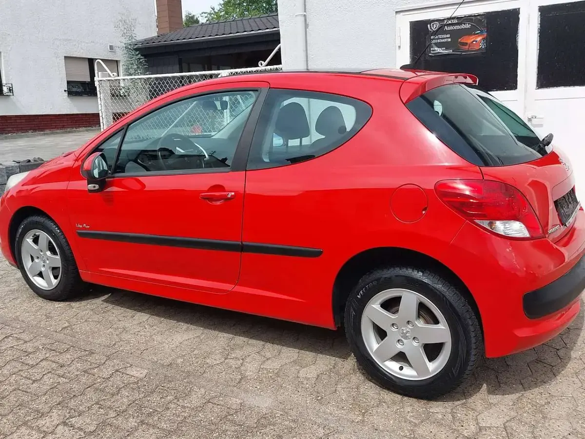 Gebraucht Peugeot 207 73 PS (53 kW) 2011 Rot Kleinwagen