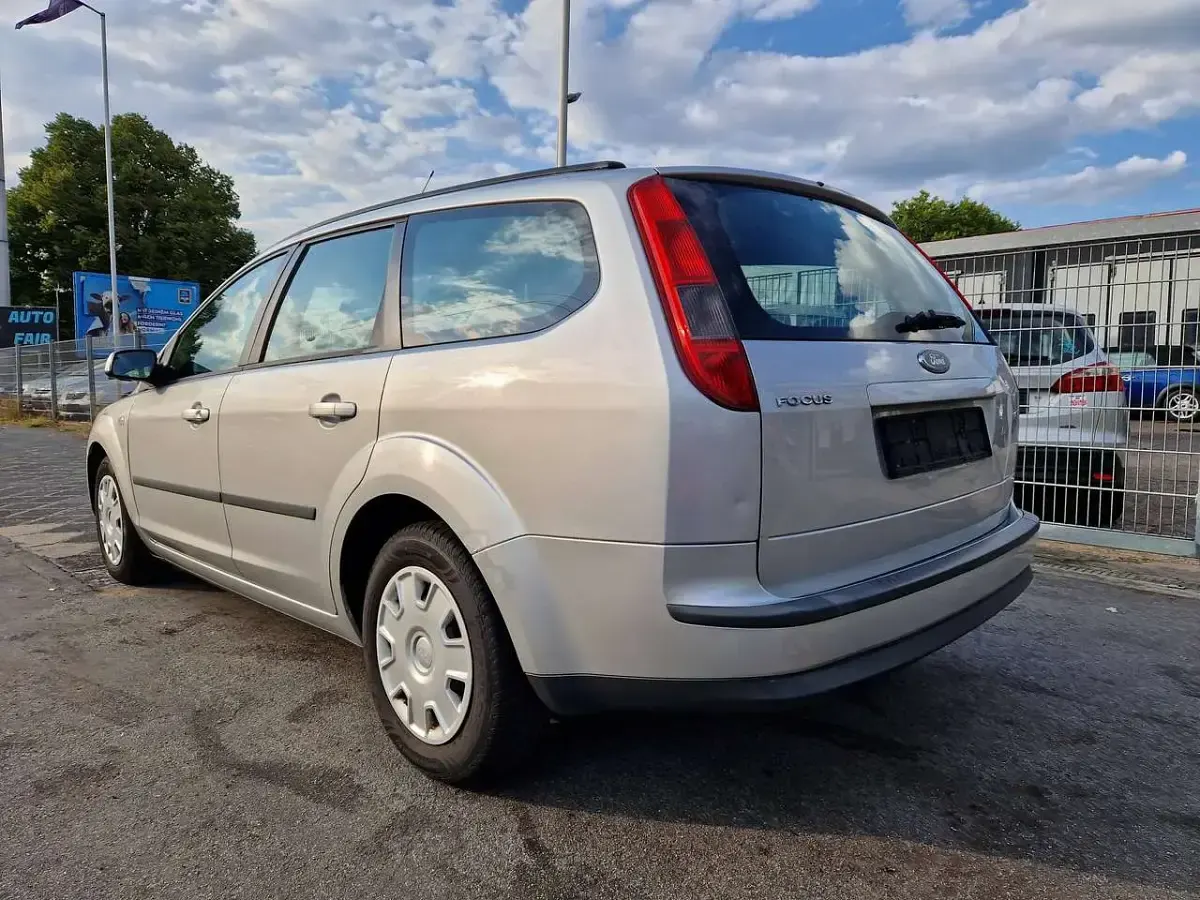 Gebraucht Ford Focus Fun X 101 PS (74 kW) 2005 Polarsilber metallic Kombi