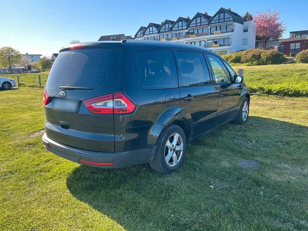 Gebraucht Ford Galaxy 163 PS (119 kW) 2011 Schwarz Van / Kleinbus
