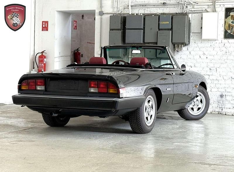 Gebraucht Alfa Romeo Spider 126 PS (92 kW) 1985 Schwarz Cabrio