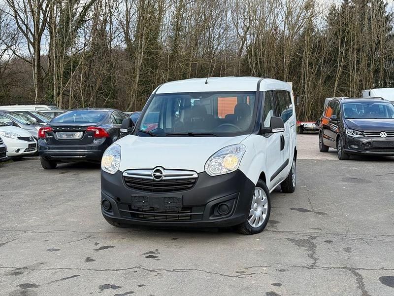 Weiß Gebraucht 2013 Opel Combo Selection Van / Kleinbus | 3.800 € (Superpreis) - Bild 1/4