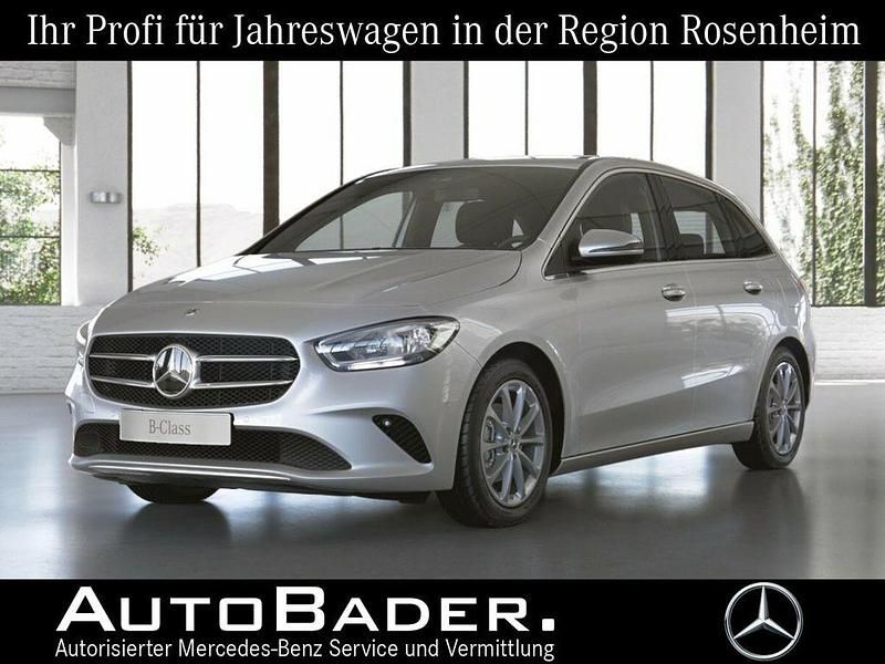 775 iridiumsilber (metallic) Gebraucht 2019 Mercedes B180 Progressive Van / Kleinbus | 23.475 € (Fairer Preis) - Bild 1/4